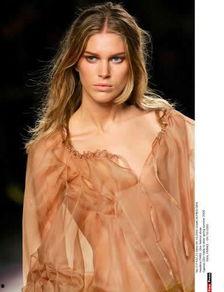 模特福利裸装在线观看